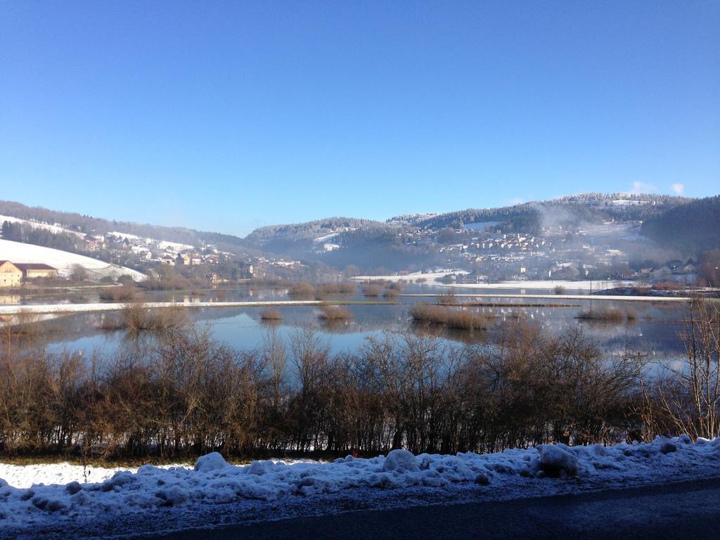 Hotel Les Rives Du Doubs Ле-Брене Экстерьер фото