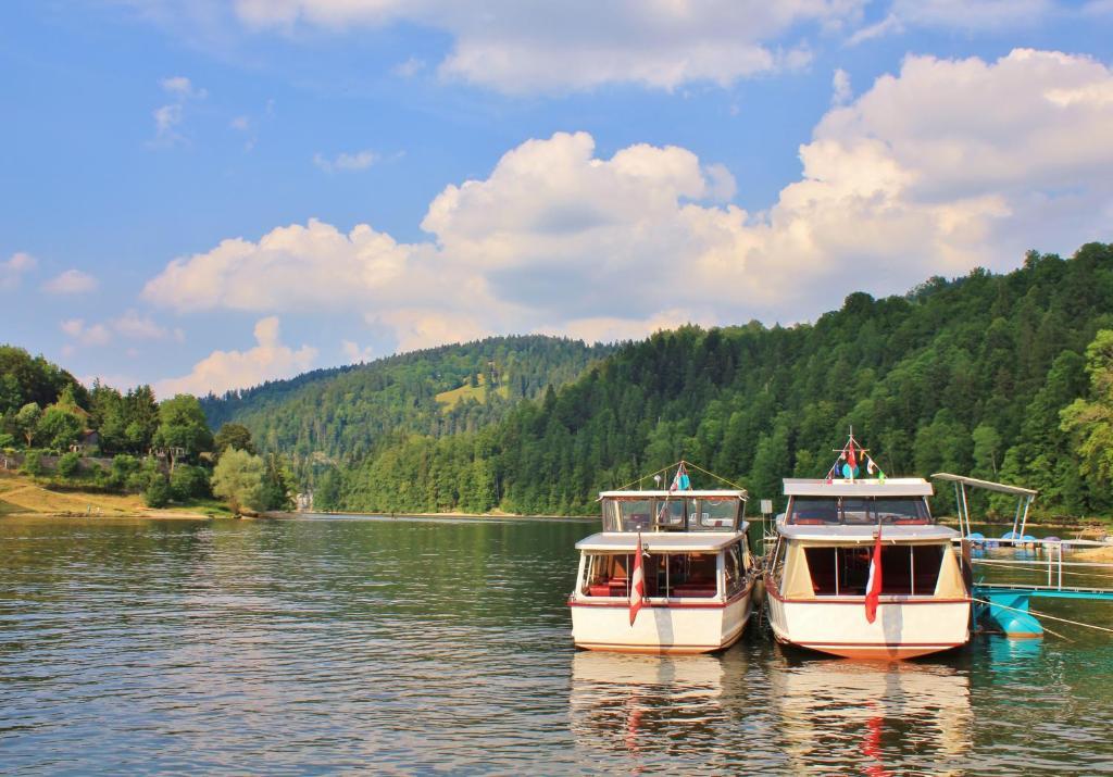 Hotel Les Rives Du Doubs Ле-Брене Экстерьер фото